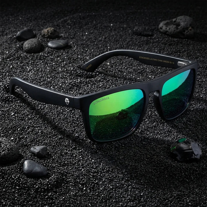 Lentes sol Lautaro Dark polarizados UV400 sobre arena negra volcanica Bonoboss #color_espejado-verde