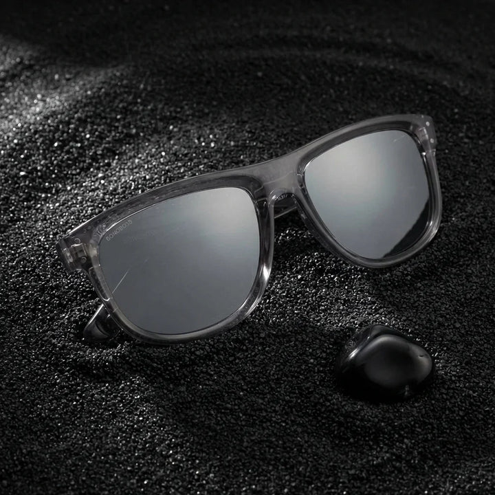 Lentes sol GirlFriend Reverse polarizados UV400 sobre arena negra volcanica Bonoboss #color_espejado-gris