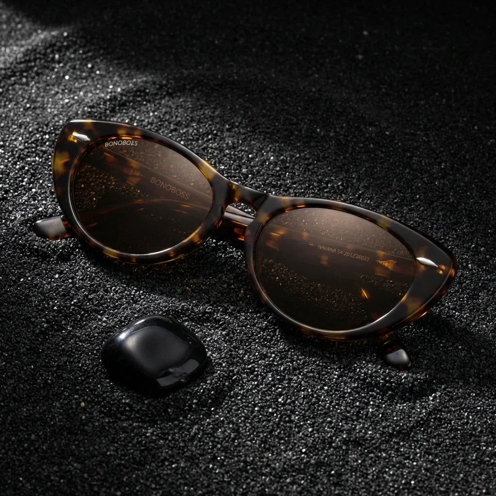 Lentes sol Havana polarizados UV400 sobre arena negra volcanica Bonoboss #color_carey