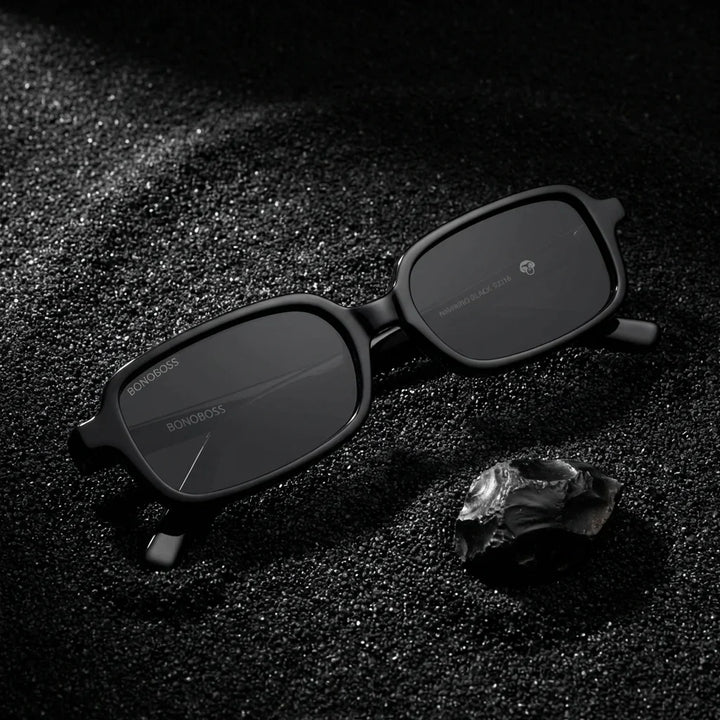 Lentes sol Navarino polarizados UV400 sobre arena negra volcanica Bonoboss #color_negro