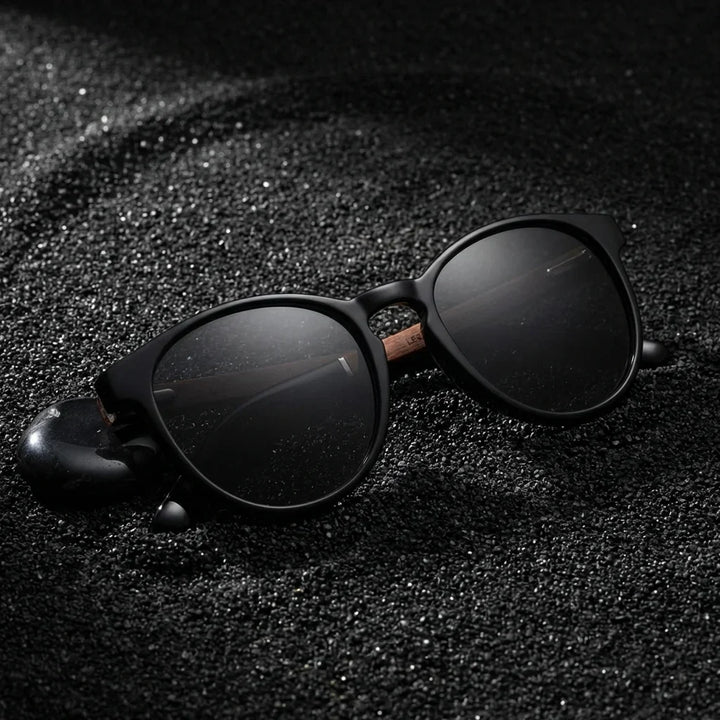 Lentes sol Chiloé 220 polarizados UV400 sobre arena negra volcanica Bonoboss #color_negro