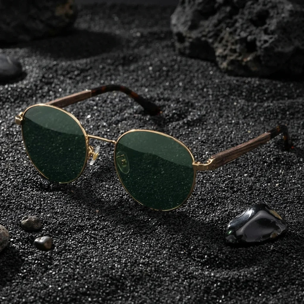 Lentes sol Harry Gold polarizados UV400 sobre arena negra volcanica Bonoboss #color_g15