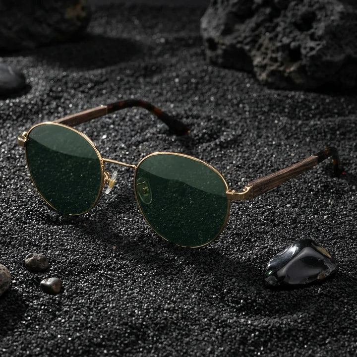 Lentes sol Harry Gold polarizados UV400 sobre arena negra volcanica Bonoboss #color_g15