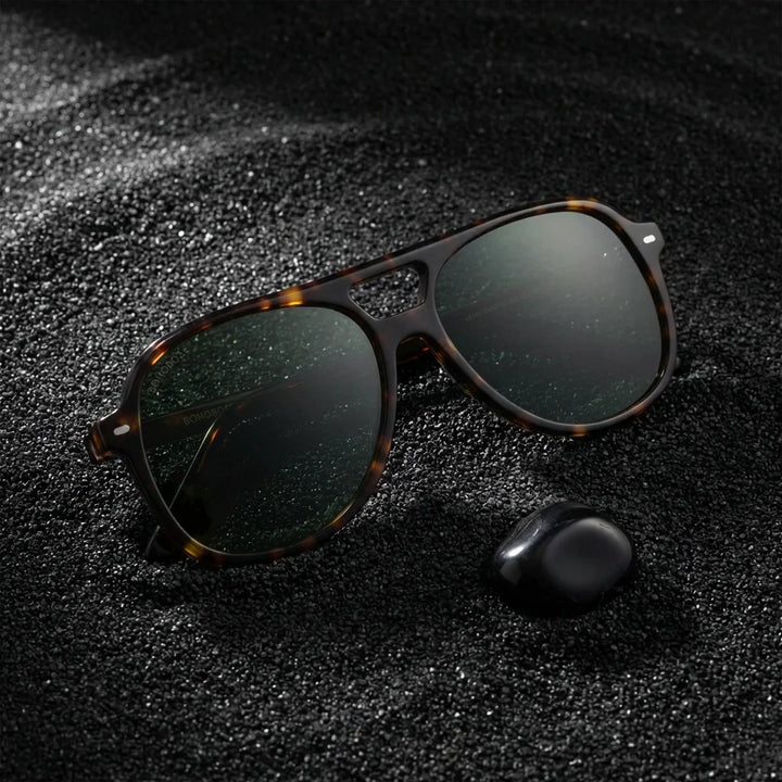 Lentes sol Orson E.D polarizados UV400 sobre arena negra volcanica Bonoboss #color_carey