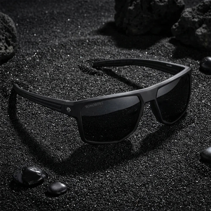 Lentes sol Ollie polarizados UV400 sobre arena negra volcanica Bonoboss #color_negro