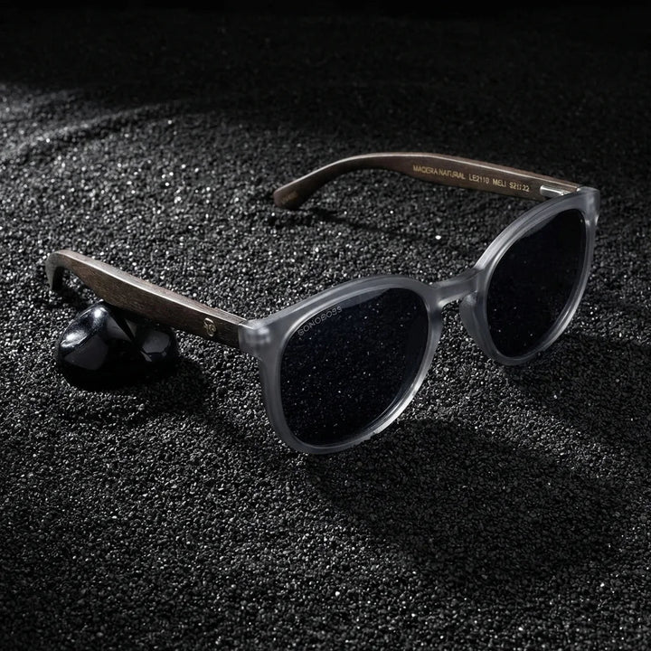 Lentes sol Meli TSP polarizados UV400 sobre arena negra volcanica Bonoboss #color_negro