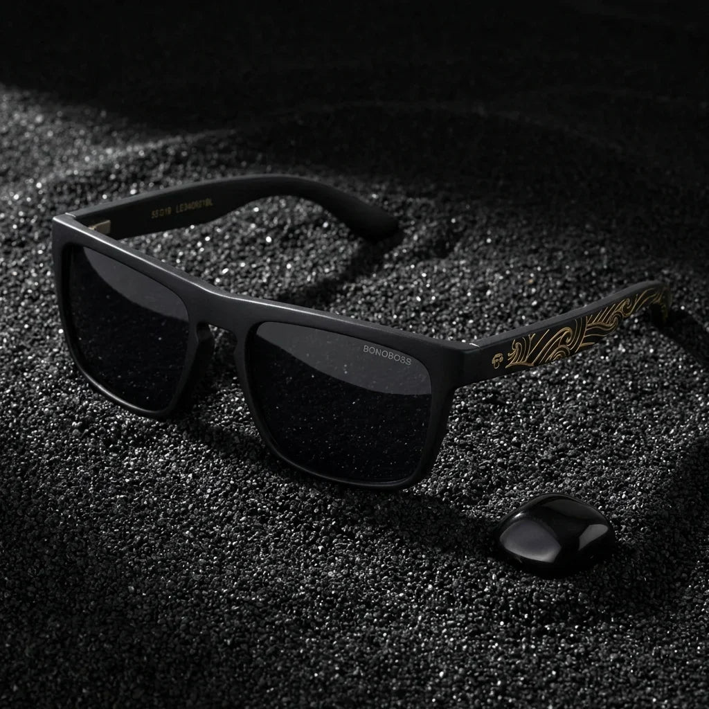 Lentes sol Lautaro Dark Designer's polarizados UV400 madera waves sobre arena negra textura volcanica contraste Bonoboss #editorial_grid1 #color_waves