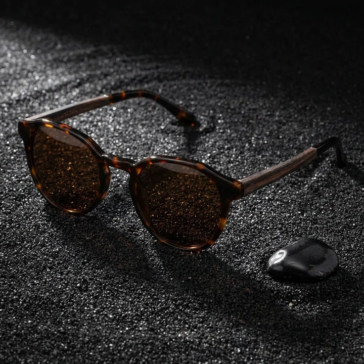 Lentes sol Galápagos polarizados UV400 sobre arena negra volcanica Bonoboss #color_carey