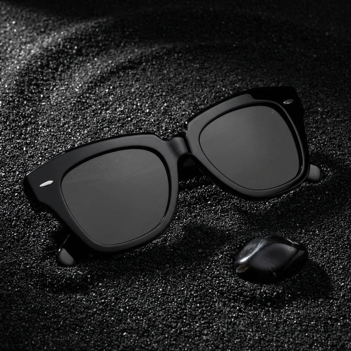 Lentes sol Selkie Vintage polarizados UV400 sobre arena negra volcanica Bonoboss #color_negro