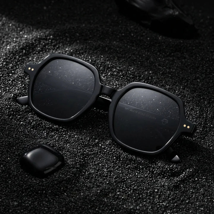 Lentes sol Canarias polarizados UV400 sobre arena negra volcanica Bonoboss #color_negro