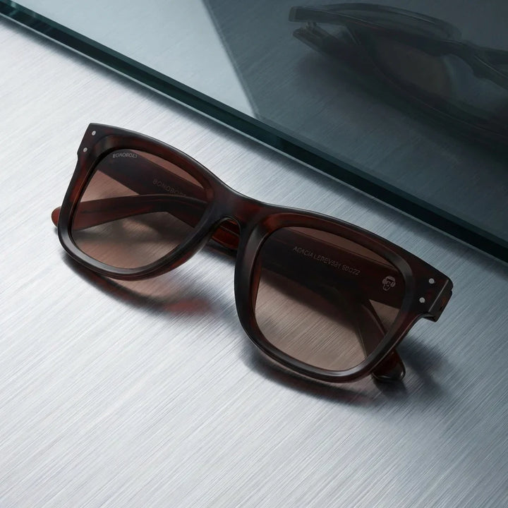 Lentes sol Acacia Reverse polarizados UV400 madera zebrano Brown sobre metal cepillado superficie industrial Bonoboss #editorial_grid1 #color_brown