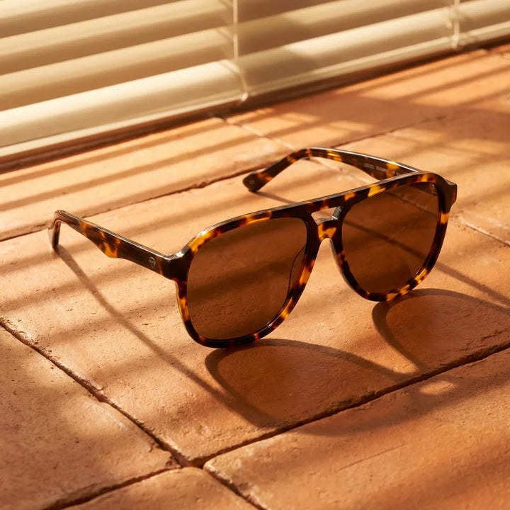 Lentes sol Orson polarizados UV400 bio-acetato carey sobre terracota textura artesanal tonos calidos Bonoboss #editorial_grid1 #color_carey