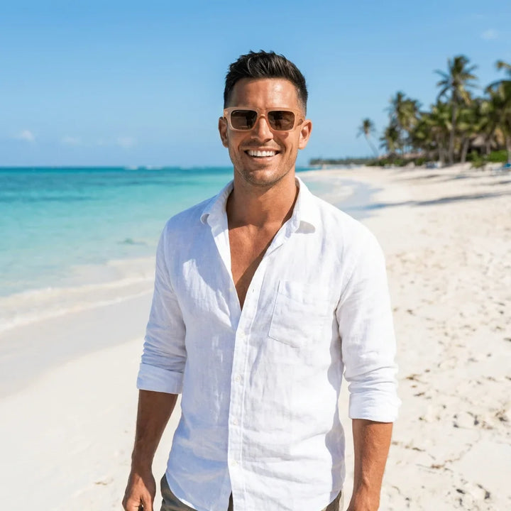 Hombre usando lentes sol Verona polarizados UV400 hombre en playa proteccion solar UV400 Bonoboss #color_champagne