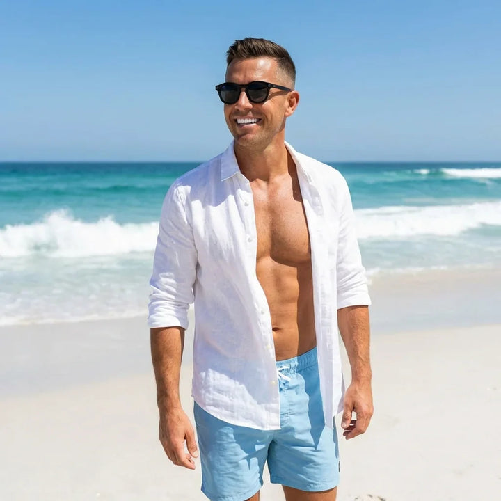 Hombre usando lentes sol Lenga bio-acetato polarizados Negro hombre en playa proteccion solar UV400 Bonoboss #editorial_detail1 #color_negro