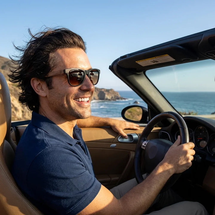 Hombre usando lentes sol Acacia Nogal polarizados gradiente cafe conduciendo proteccion solar UV400 Bonoboss #editorial_detail1 #color_gradiente-cafe
