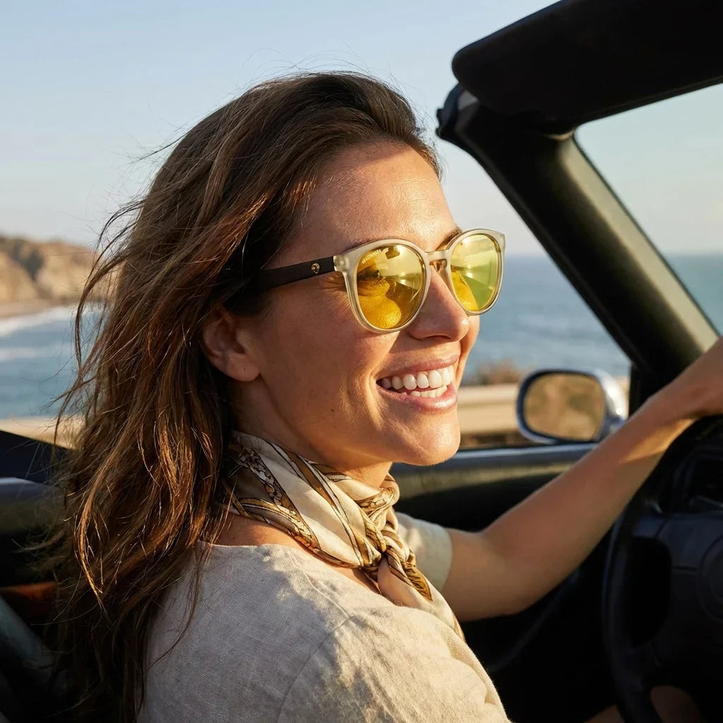 Mujer usando lentes sol Meli TSP bio-acetato TSP polarizados amarillo conduciendo mejora contraste carretera Bonoboss #editorial_detail1 #color_amarillo
