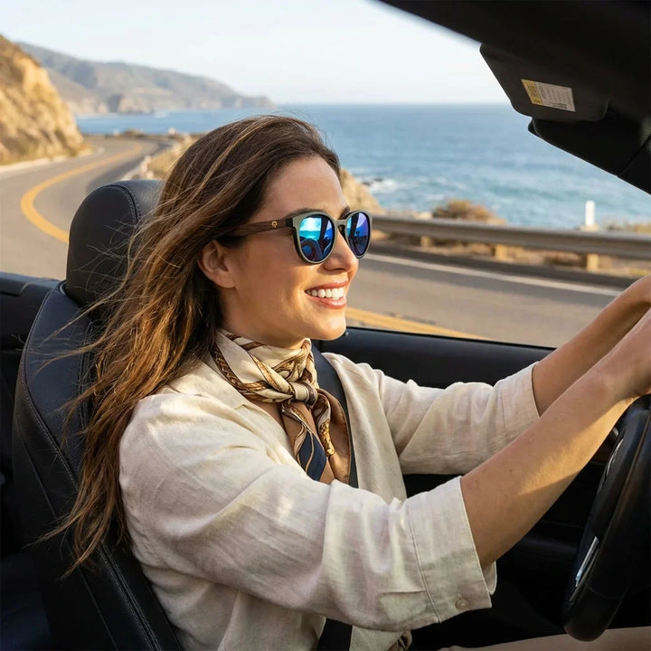 Mujer usando lentes sol Meli Dark bio-acetato polarizados Espejado Azul mujer conduciendo reduce fatiga ocular Bonoboss Chile #editorial_banner #color_espejado-azul