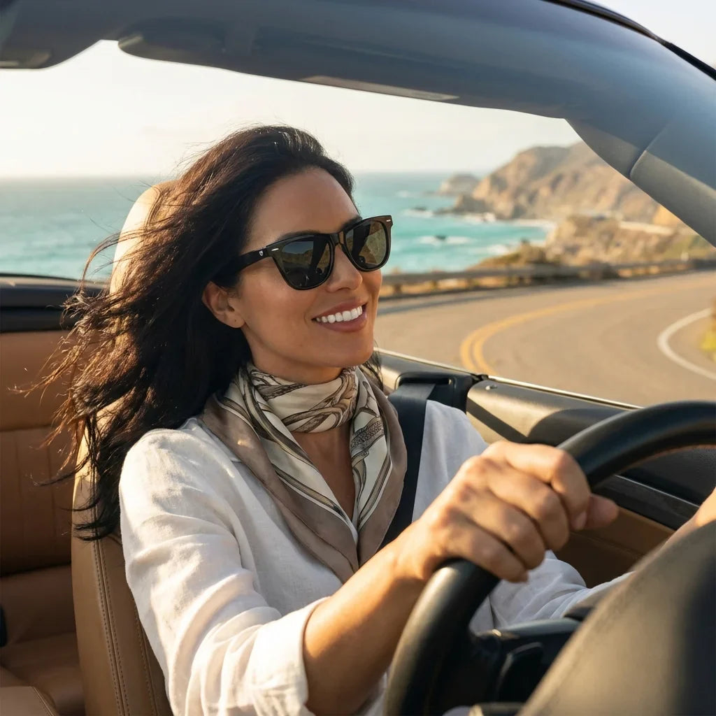 Mujer usando lentes sol Valencia polarizados UV400 mujer conduciendo proteccion solar carretera Bonoboss #color_negro