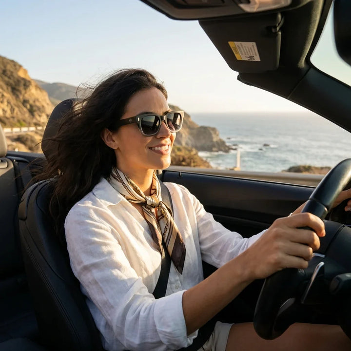 Mujer usando lentes sol Osorno rPET rPET reciclado polarizados Dark mujer conduciendo proteccion solar carretera Bonoboss #editorial_banner #color_dark