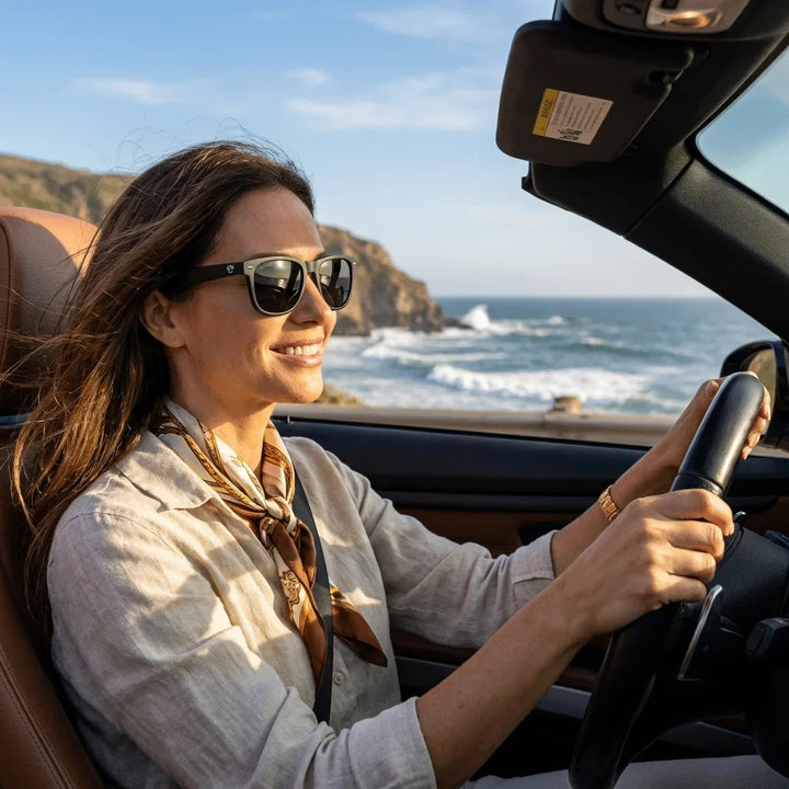 Mujer usando lentes sol Acacia XL polarizados UV400 mujer conduciendo proteccion solar carretera Bonoboss #color_negro