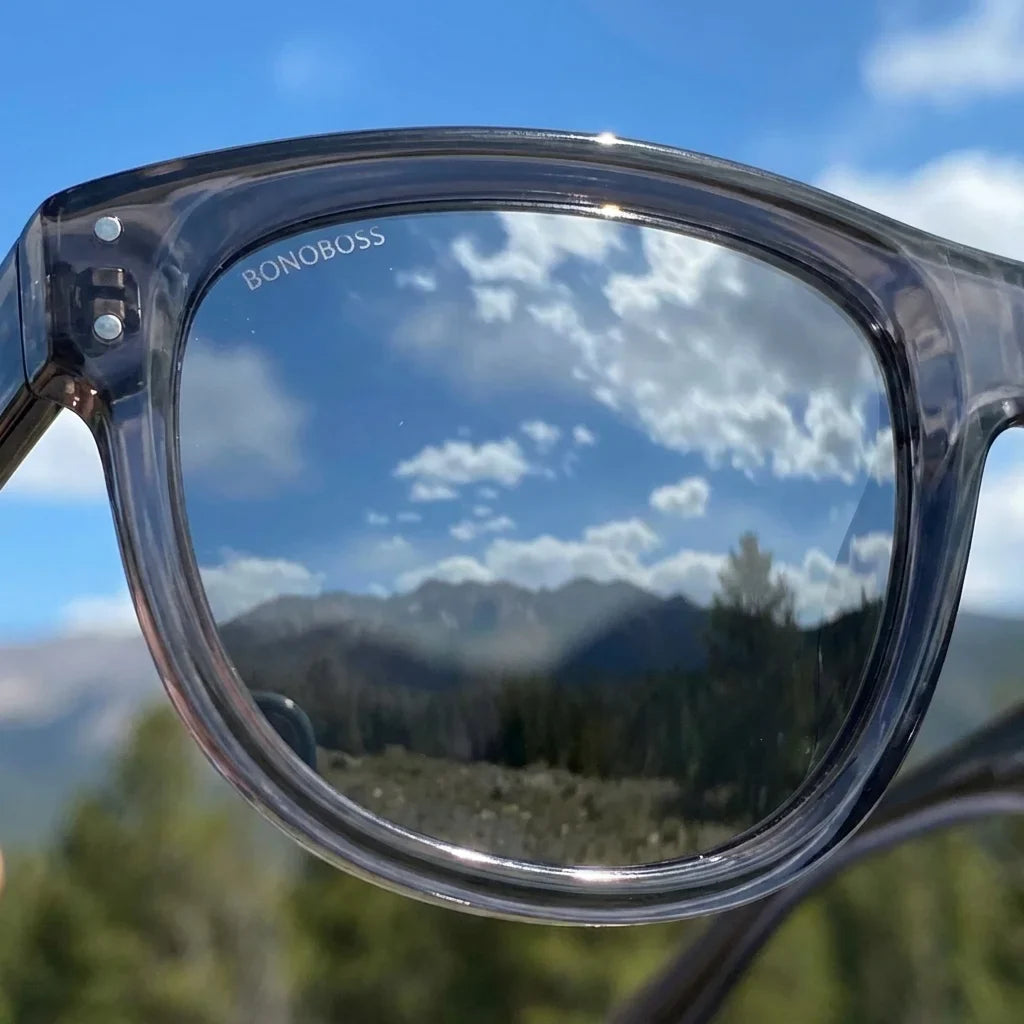 Lentes sol GirlFriend Reverse polarizados UV400 bio-acetato espejado gris close-up lente coating espejado detalle optico Bonoboss #editorial_grid1 #color_espejado-gris