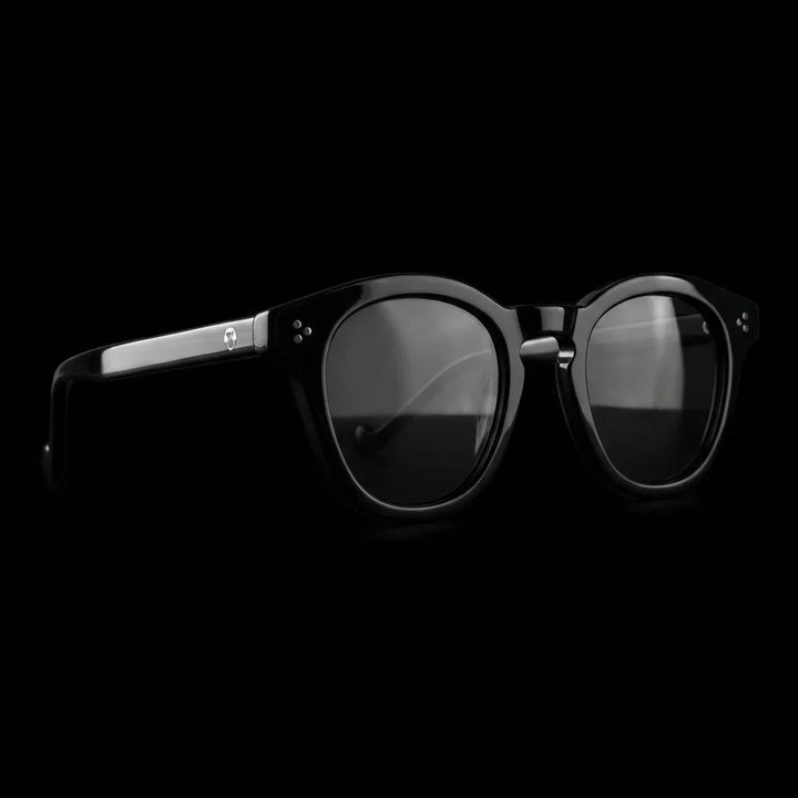 Lentes sol Lenga polarizados UV400 frontal dramatico luz editorial Bonoboss #color_negro