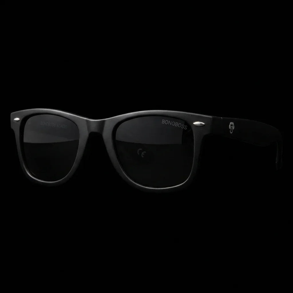 Lentes sol Acacio RPET polarizados UV400 frontal dramatico luz editorial Bonoboss #color_negro