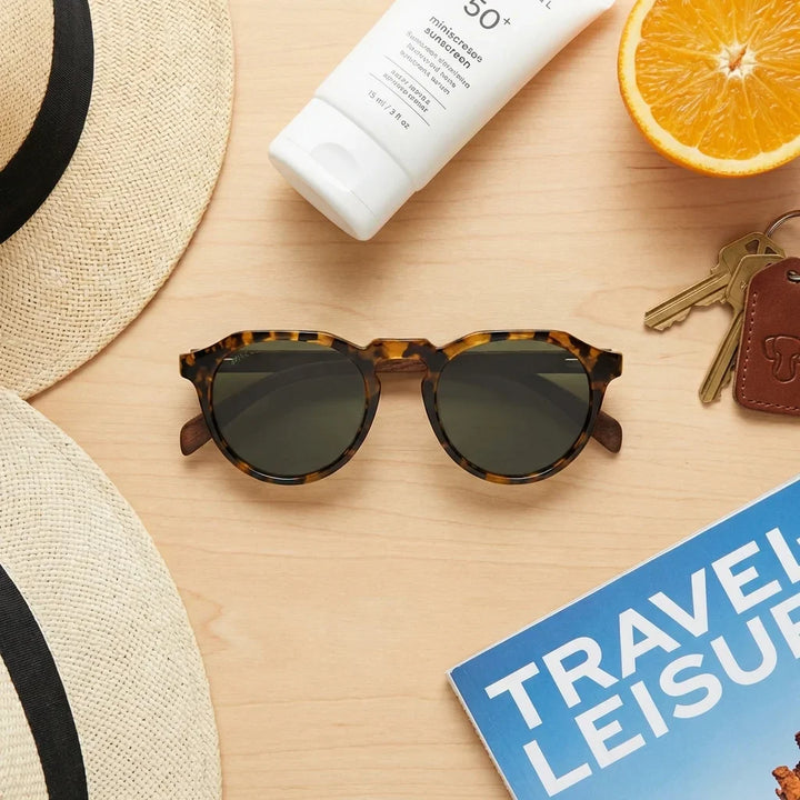 Lentes sol Galapagos polarizados acetato madera carey flat lay summer essentials accesorios playa Bonoboss #editorial_detail2 #color_carey