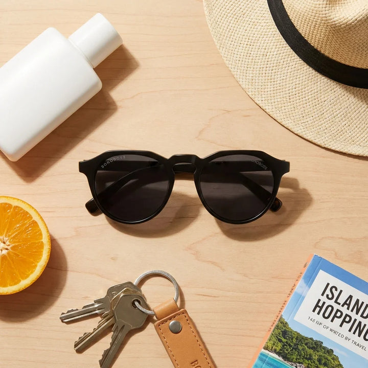 Lentes sol Galapagos polarizados acetato madera negro smoke flat lay summer essentials accesorios playa Bonoboss #editorial_detail2 #color_negro-smoke
