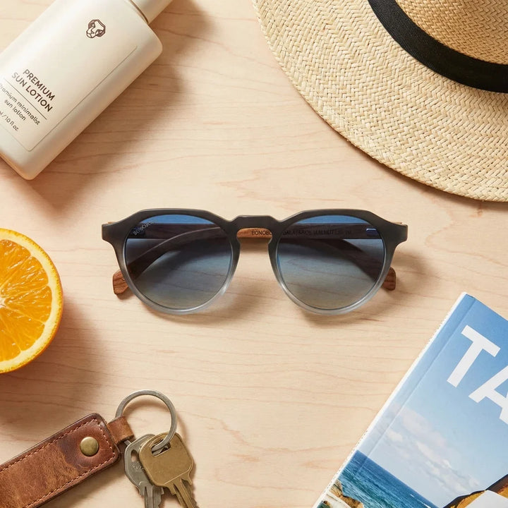 Lentes sol Galapagos polarizados acetato madera gradiente black flat lay summer essentials accesorios playa Bonoboss #editorial_grid2 #color_gradiente-black