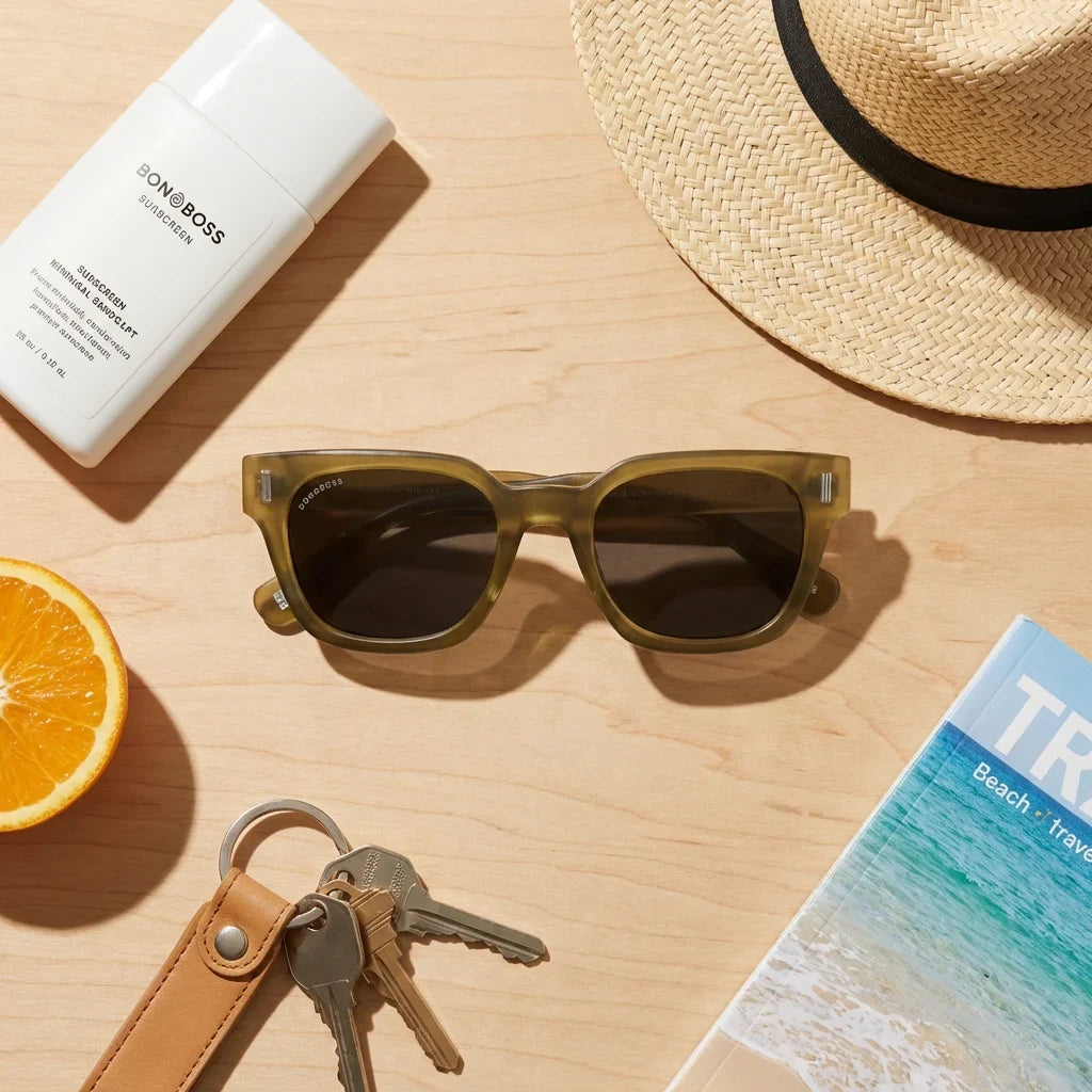 Lentes sol Osorno RPET polarizados reciclado olive flat lay summer essentials playa accesorios verano Bonoboss #editorial_detail2 #color_olive