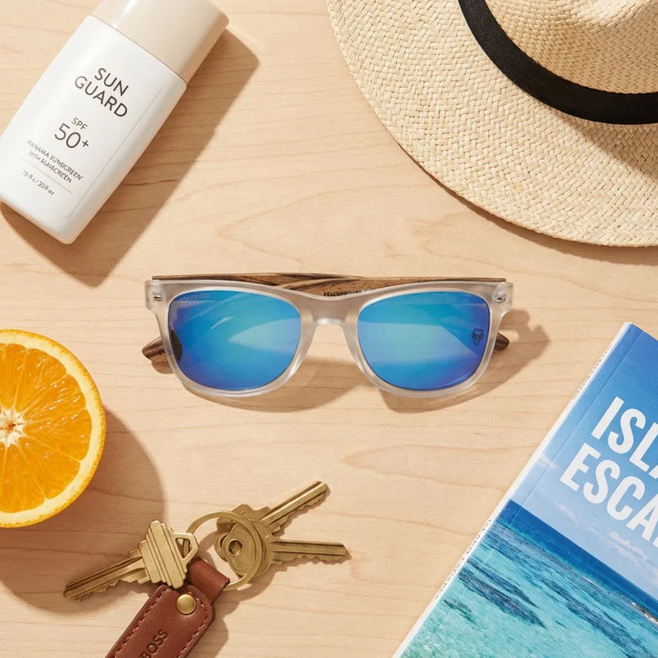 Lentes sol Acacia polarizados UV400 madera zebrano Transparente Espejado Azul flat lay summer essentials accesorios playa Bonoboss #editorial_detail2 #color_transparente-espejado-azul