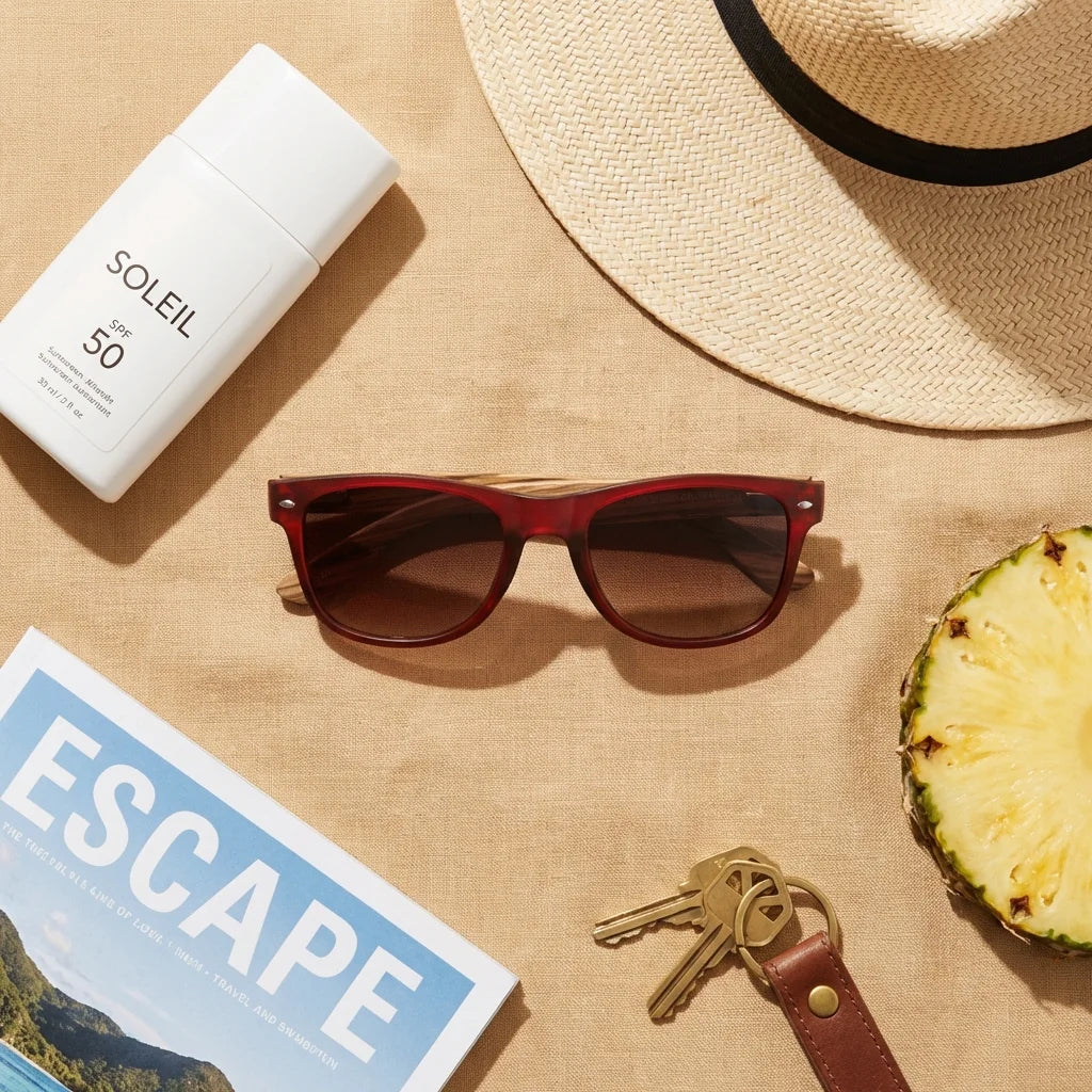 Lentes sol Acacia polarizados UV400 madera zebrano Wine Gradiente Cafe flat lay summer essentials accesorios playa Bonoboss #editorial_detail2 #color_wine-gradiente-cafe