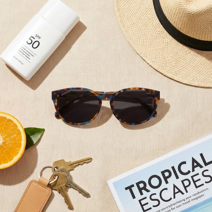 Lentes sol Chiloe 110 Carey Zebrano polarizados carey flat lay summer essentials accesorios playa Bonoboss #editorial_detail2 #color_carey