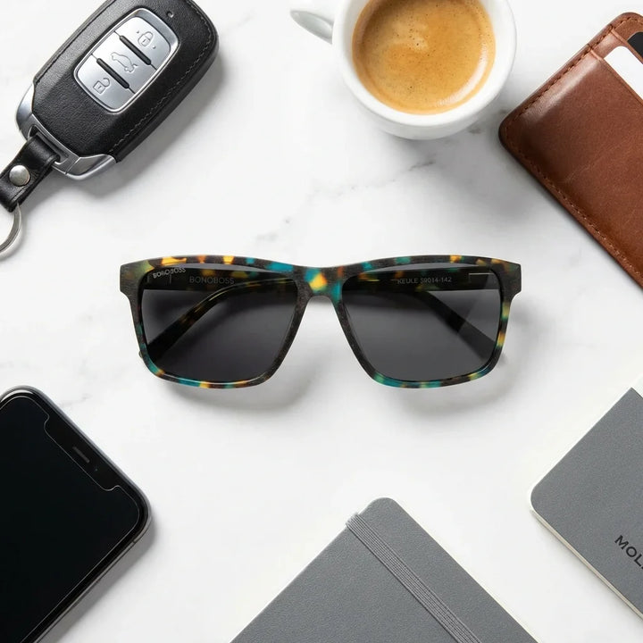 Lentes sol Keule polarizados madera verde flat lay urban kit accesorios ciudad estilo moderno Bonoboss #editorial_detail2 #color_verde