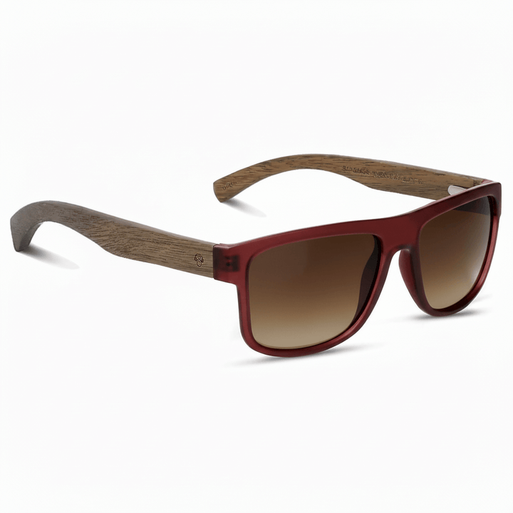 anteojos gafa de sol polarizada sustentable ecologica de plastico reciclado bonoboss modelo aukan wine rojos con lentes polarizadas de color degradé café regalo corporativo ecologico de moda foto angulada #color-marco_wine