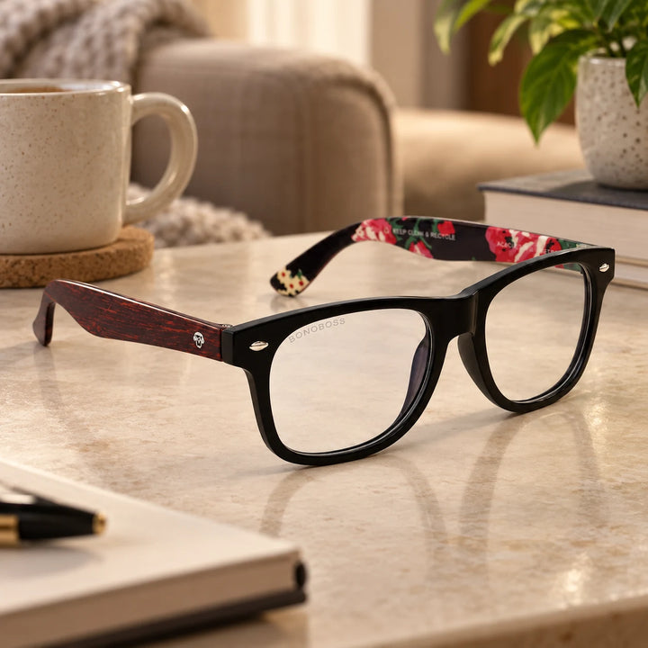 Lentes de lectura Acacia Negro filtro luz azul bodegón sobre escritorio con libro y café Bonoboss #editorial_bluelight #color_default