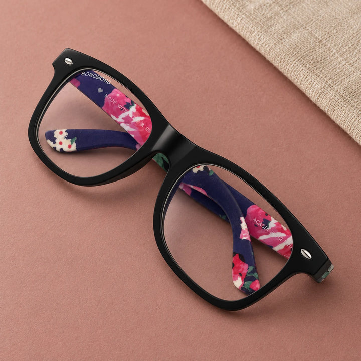 Lentes de lectura Acacia Negro filtro luz azul bodegón vista cenital sobre lino rosa Bonoboss #editorial_sustentabilidad #color_default