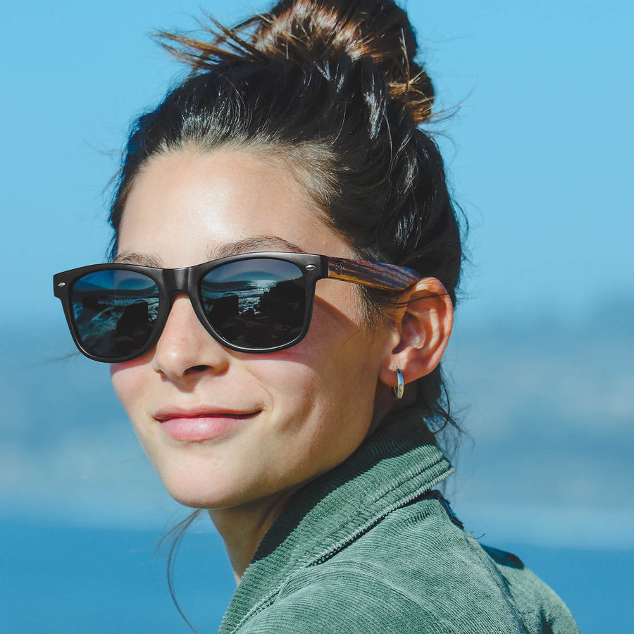 Foto de contexto Acacia - Negro / Smoke