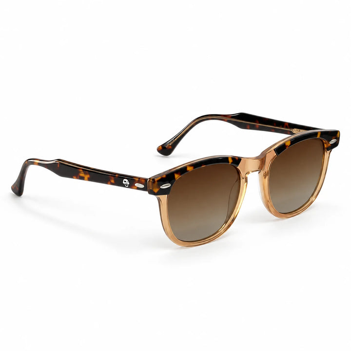 Lentes de sol polarizados Algarrobo Carey y ámbar, Lente café degradado vista tres cuartos #editorial_angulo45 #color_brown