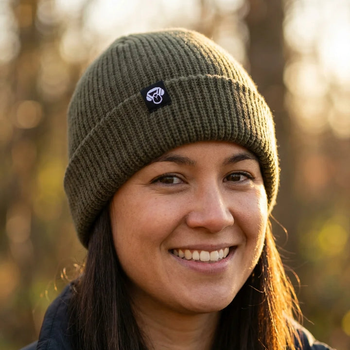 Beanie gorro de invierno retrato luz dorada close-up Bonoboss