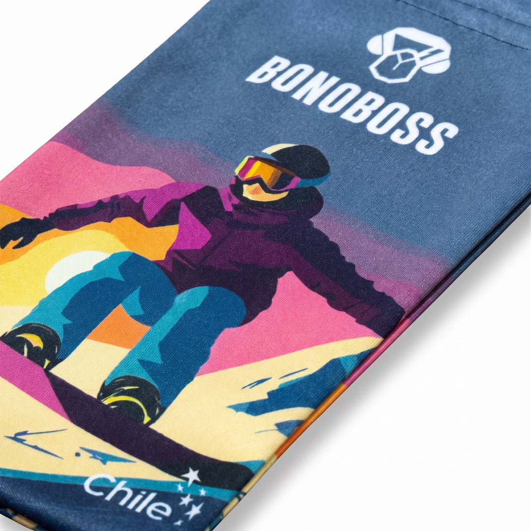 Bolso de Microfibra Powder Bonoboss 17x9 cm — detalle macro del logo y la textura de microfibra, premium diseñado en Chile