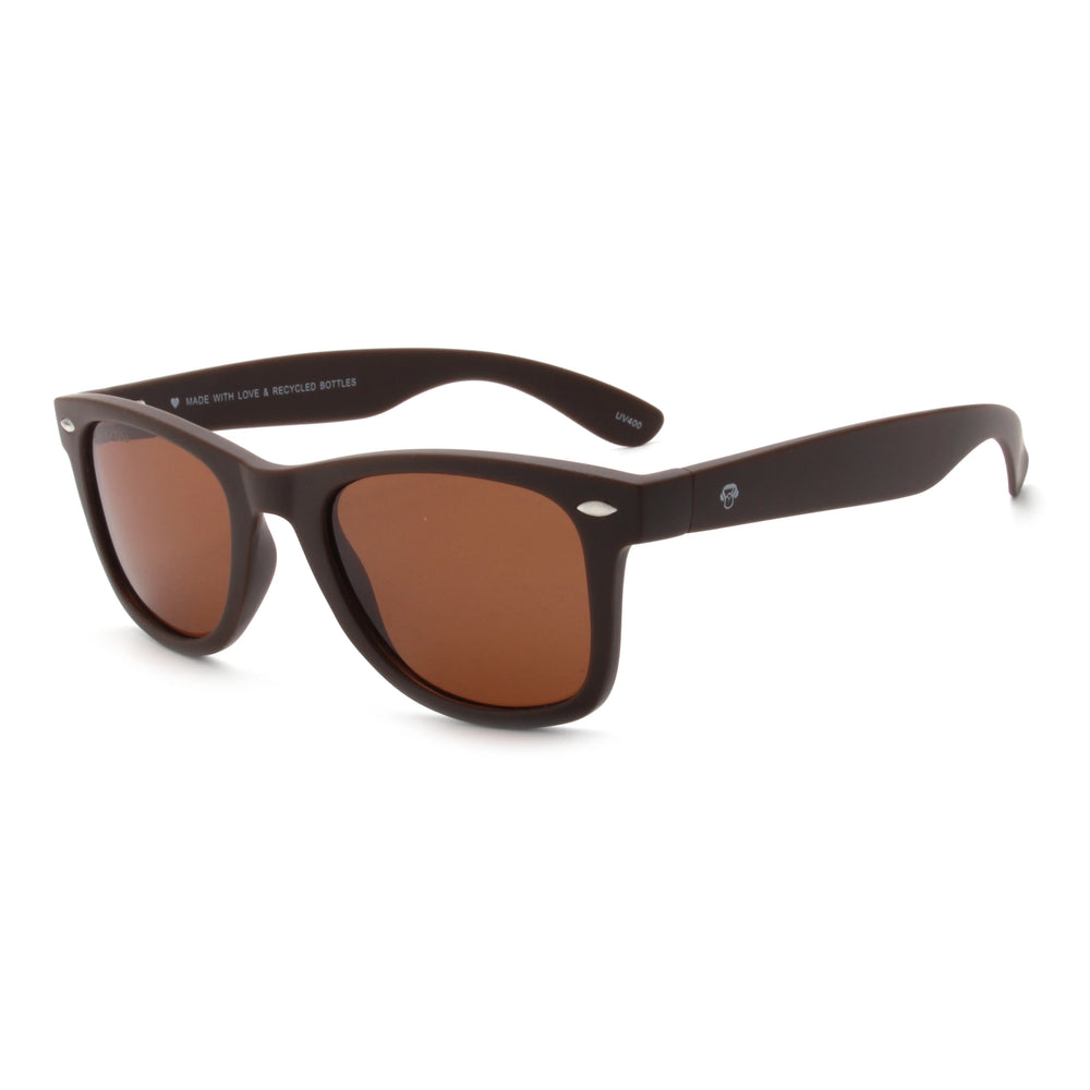Acacia RPET Café lentes de sol cristal Brown vista tres cuartos unisex madera reciclada #color_brown