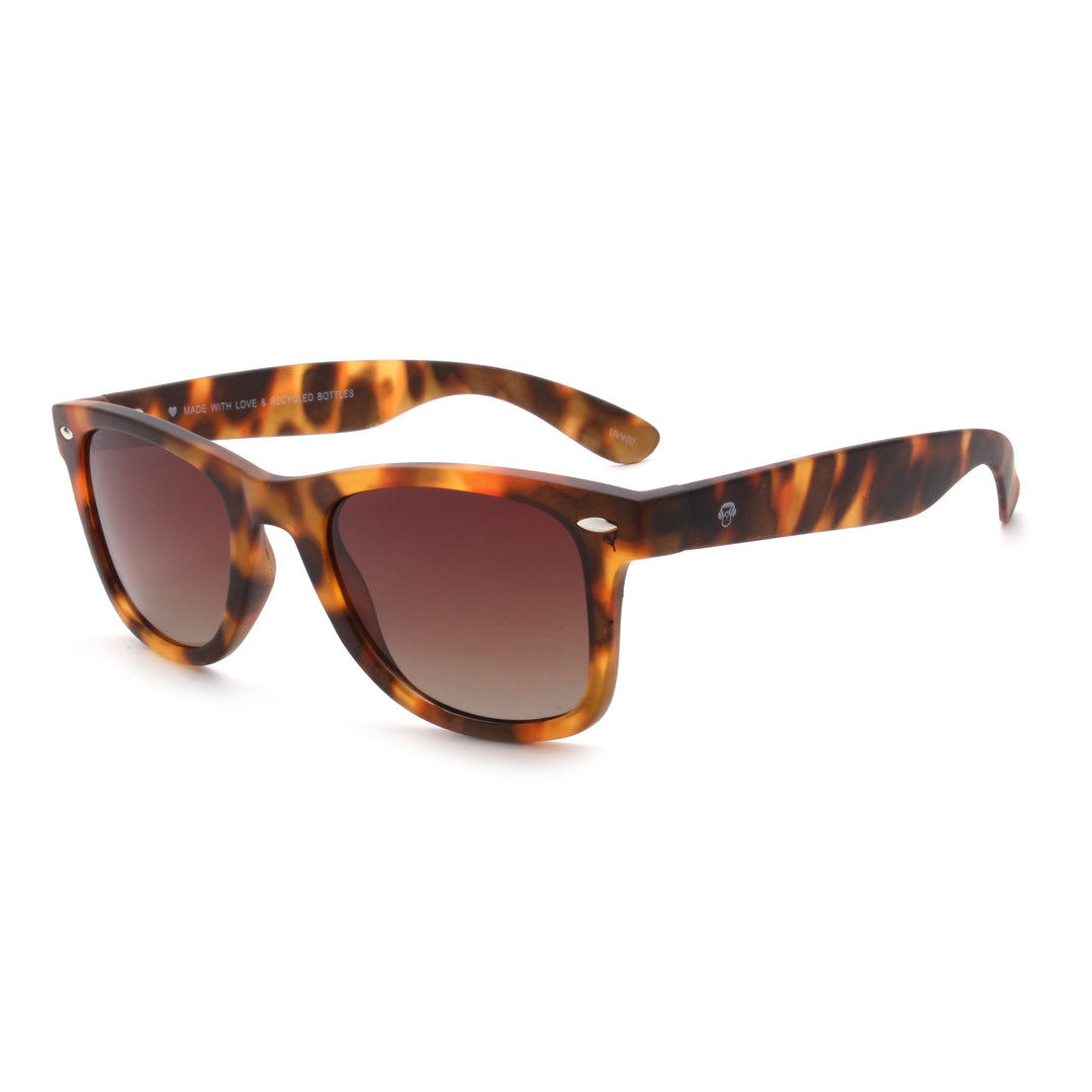 Acacia RPET Carey lentes de sol cristal Gradiente Cafe vista tres cuartos unisex madera reciclada #color_gradiente-cafe
