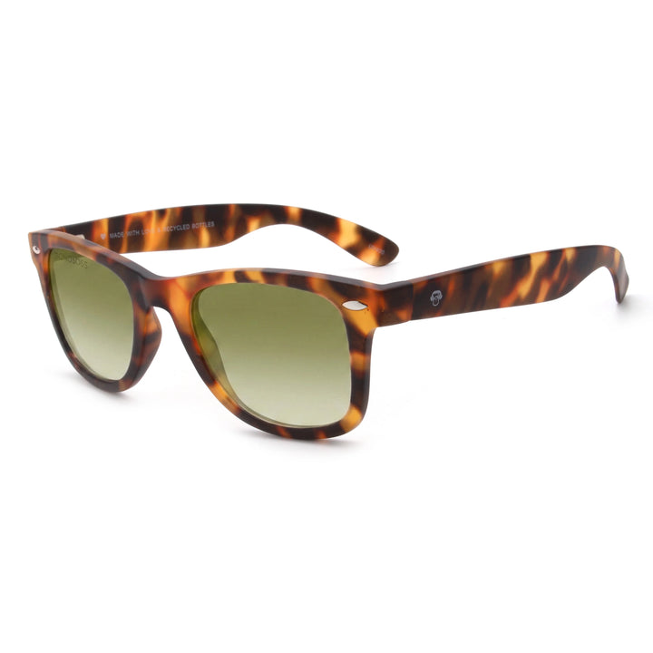 Acacia RPET Carey lentes de sol cristal Gradiente Olive vista tres cuartos unisex madera reciclada #color_gradiente-olive