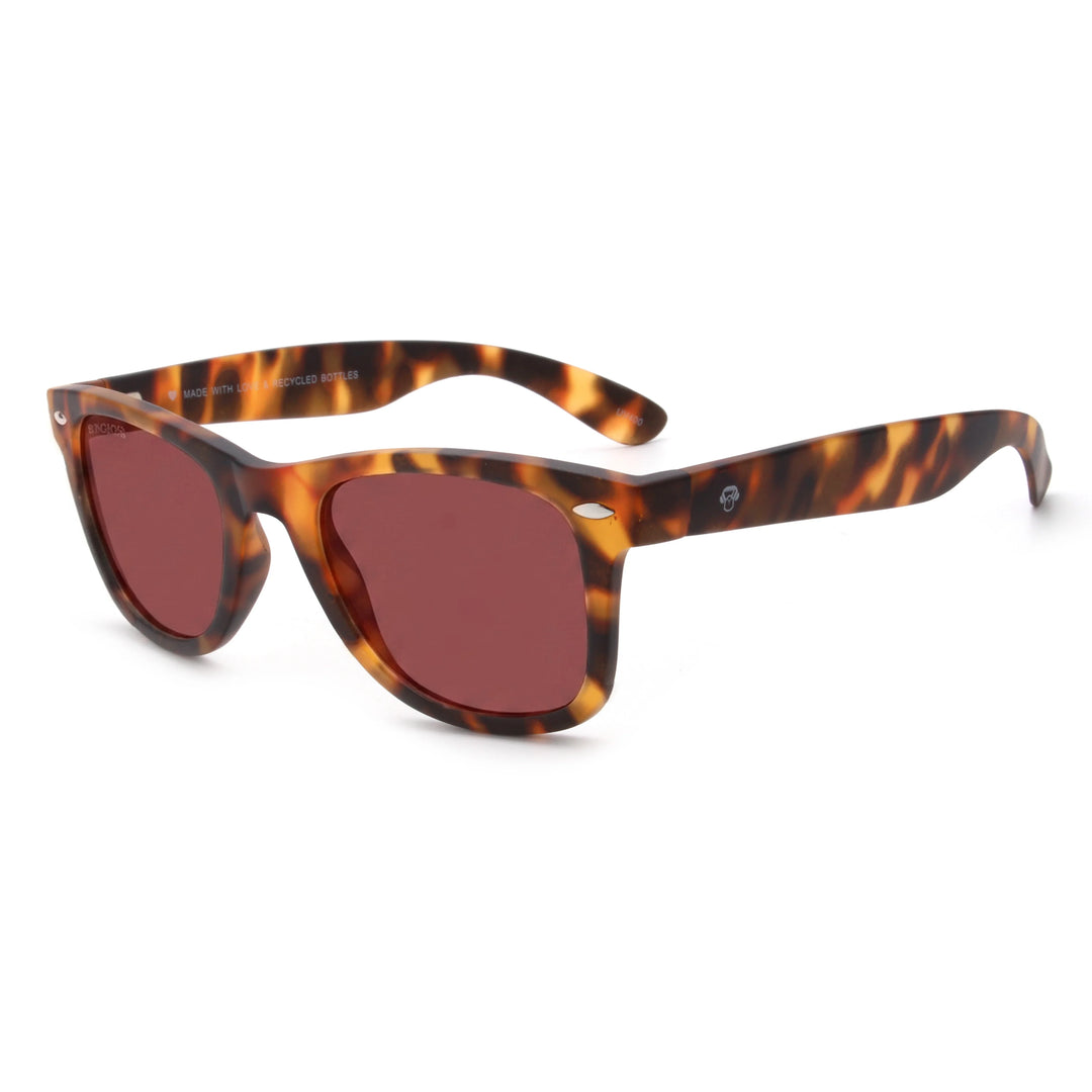 Acacia RPET Carey lentes de sol cristal Rojo vista tres cuartos unisex madera reciclada #color_rojo