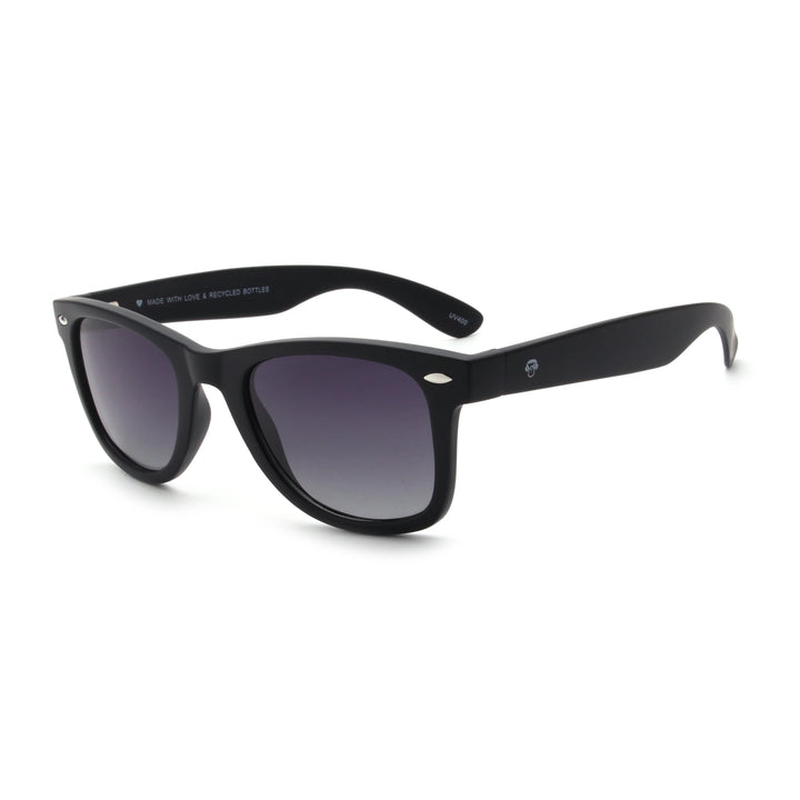Acacia RPET Negro lentes de sol cristal Gradiente Gris vista tres cuartos unisex madera reciclada #color_gradiente-gris