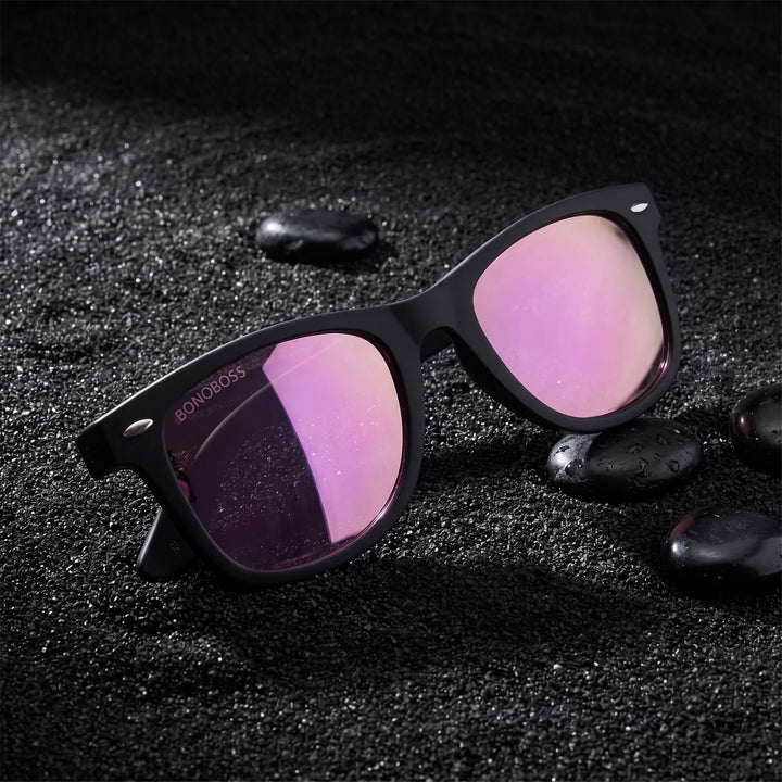 Lentes sol Acacio RPET polarizados UV400 sobre arena negra volcanica Bonoboss #color_espejado-pink