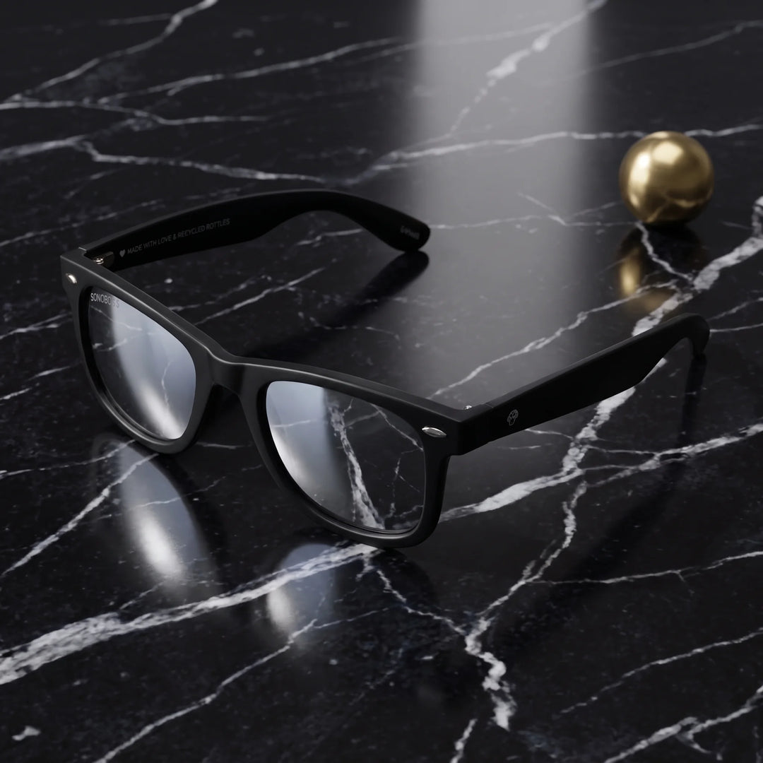 Lentes sol Acacio RPET polarizados UV400 sobre marmol negro superficie elegante Bonoboss #color_espejado-silver