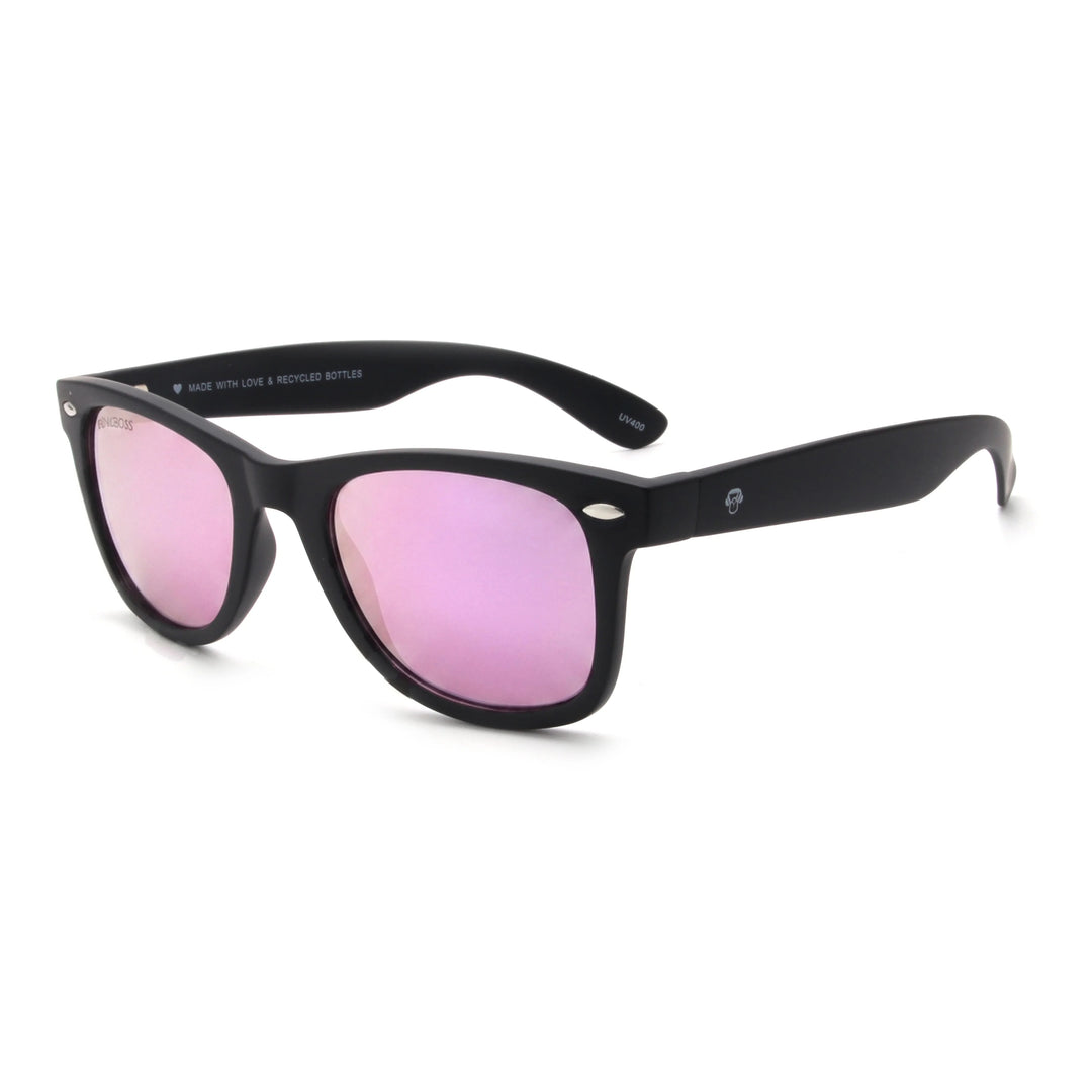 Acacia RPET Negro lentes de sol cristal Espejado Pink vista tres cuartos unisex madera reciclada #color_espejado-pink